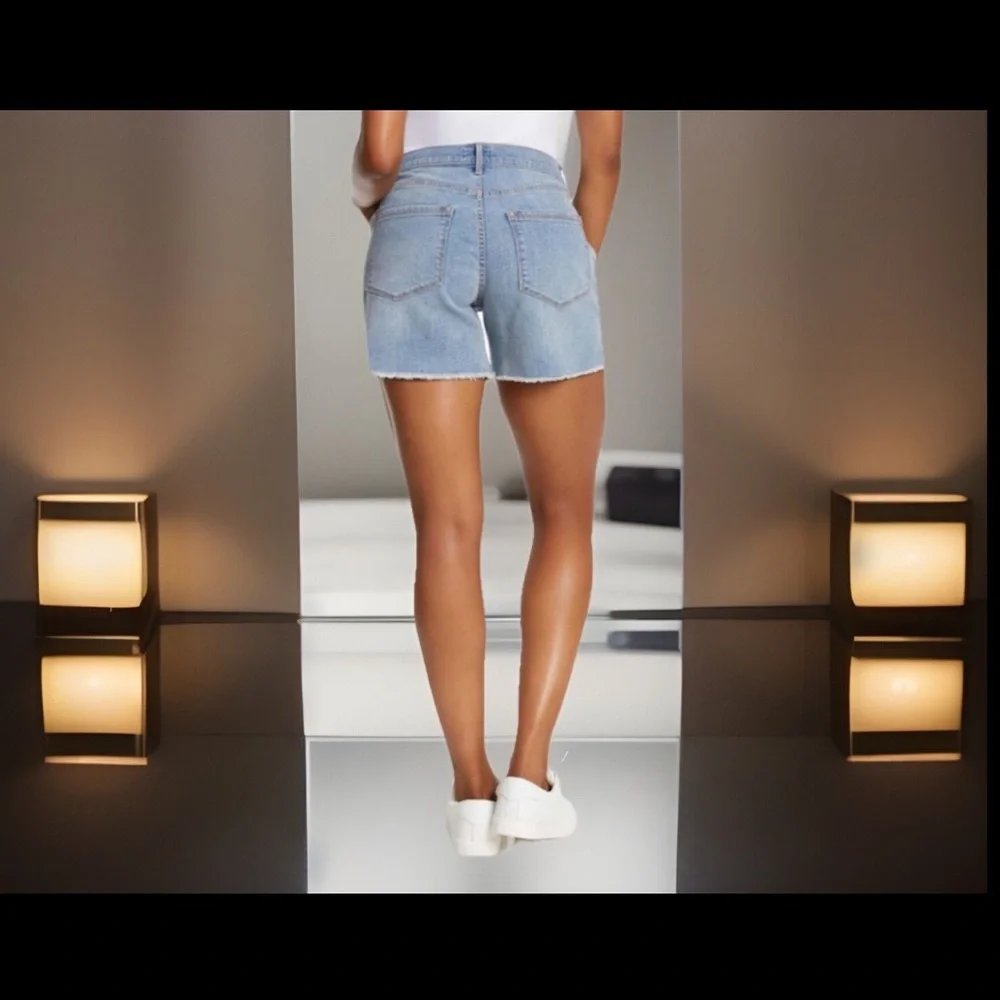 Jessica Simpson Ladies Denim High Rise Side Slit Relaxed Short Fringe Cut Sz 6